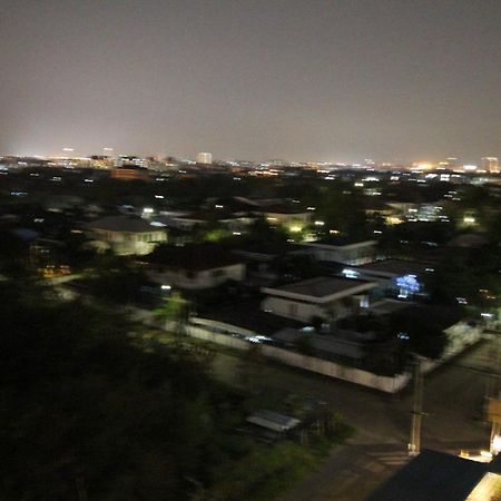 Lee Place Phatthanakan Condo Bangkok Kültér fotó